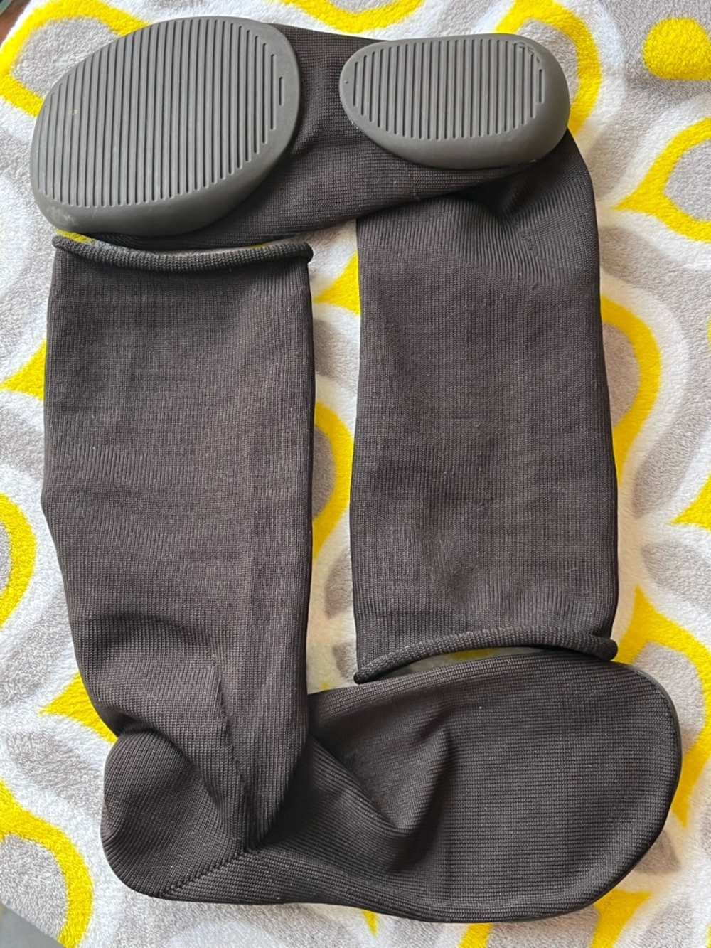 Yezzy Kanye West pods size 1 shoes/socks